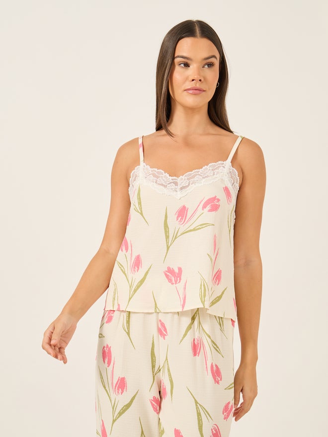 ستايلي طقم بيجامة كامي و بنطلون مزين بالدانتيل وطبعة زهور مع روب - Image 3