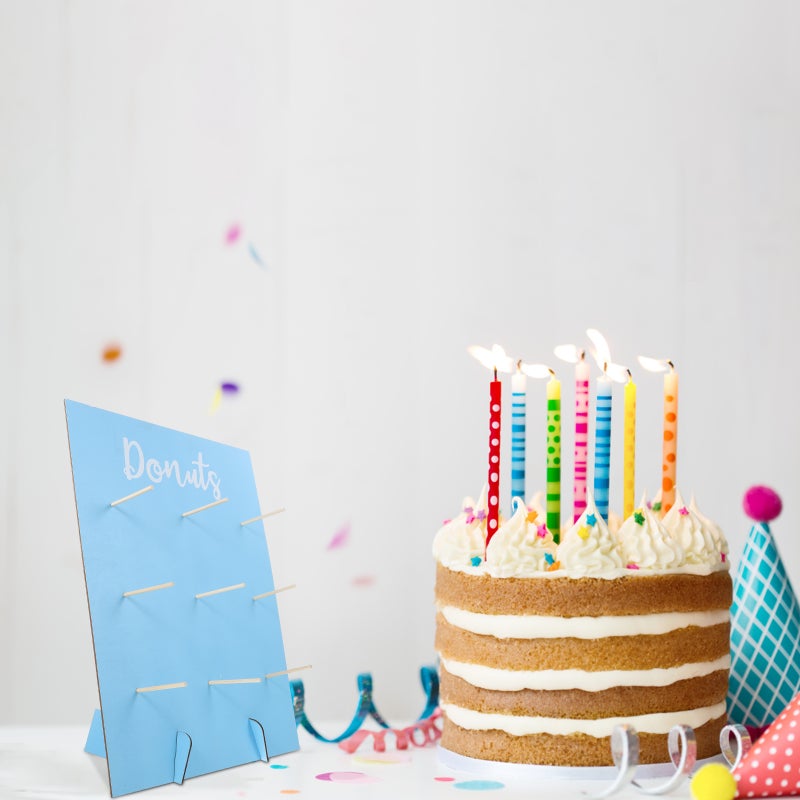 🧸 زينة طاولة على شكل دونات لكشف نوع الجنين مع حامل خشبي متين للحفلات - Image 1