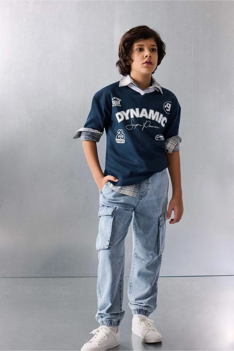 ديفاكتو Boy Oversize Fit Apache Collar Slogan Print Polo T-Shirt