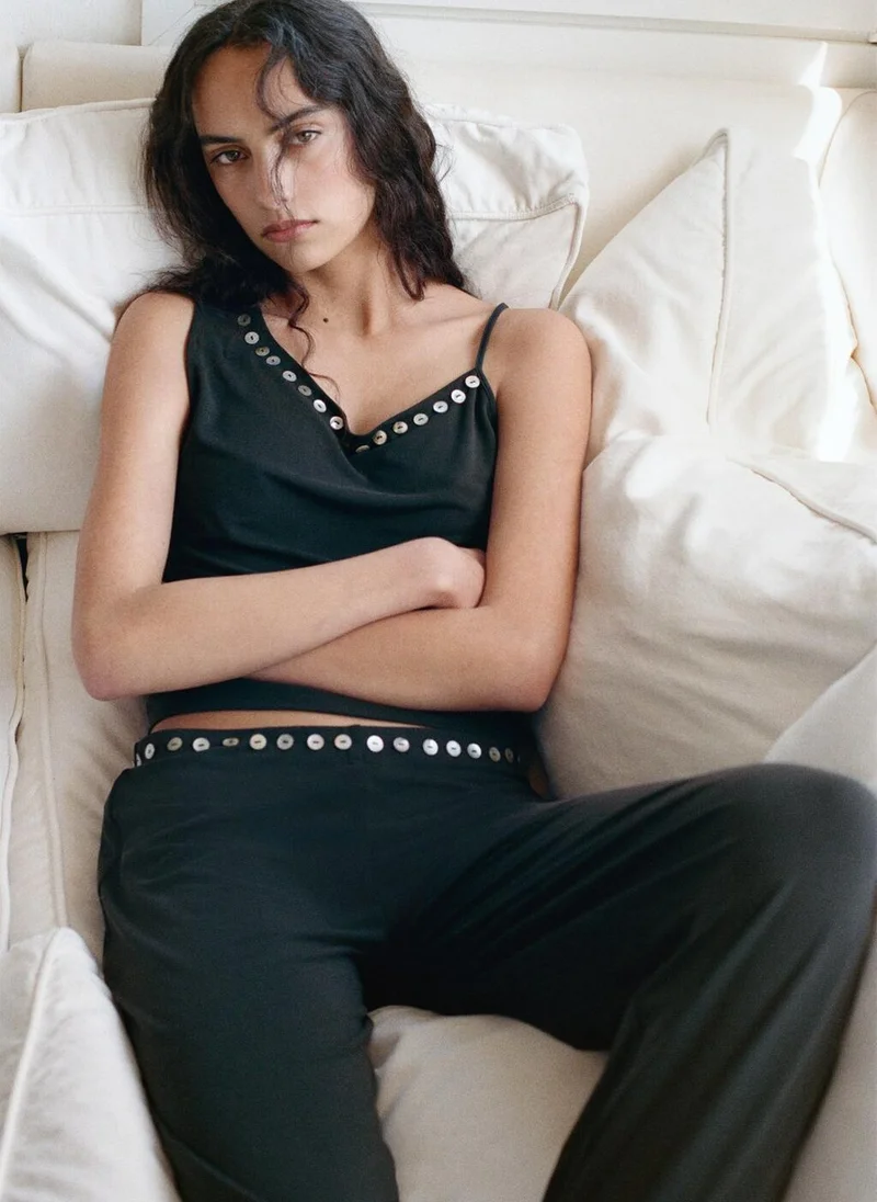 مانجو Asymmetrical top with embroidered buttons