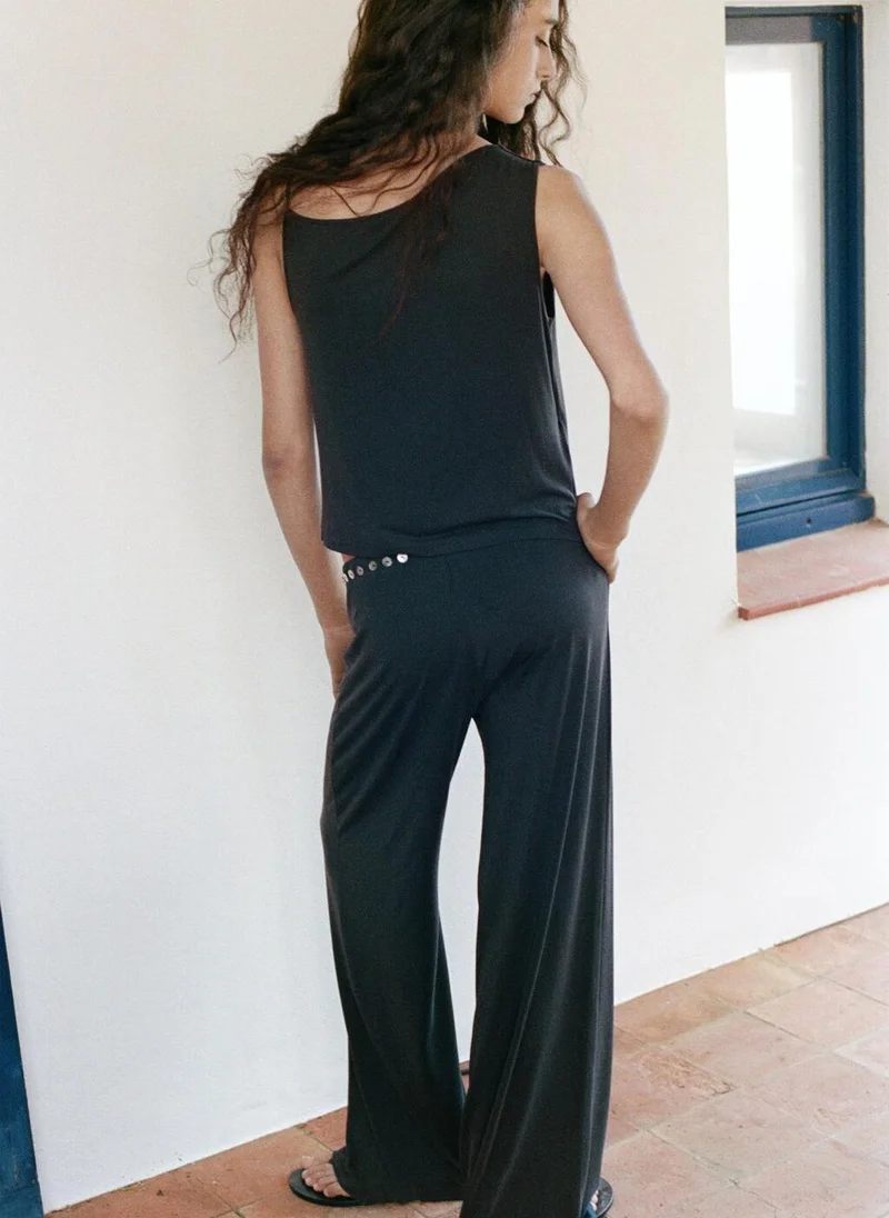 مانجو Asymmetrical top with embroidered buttons