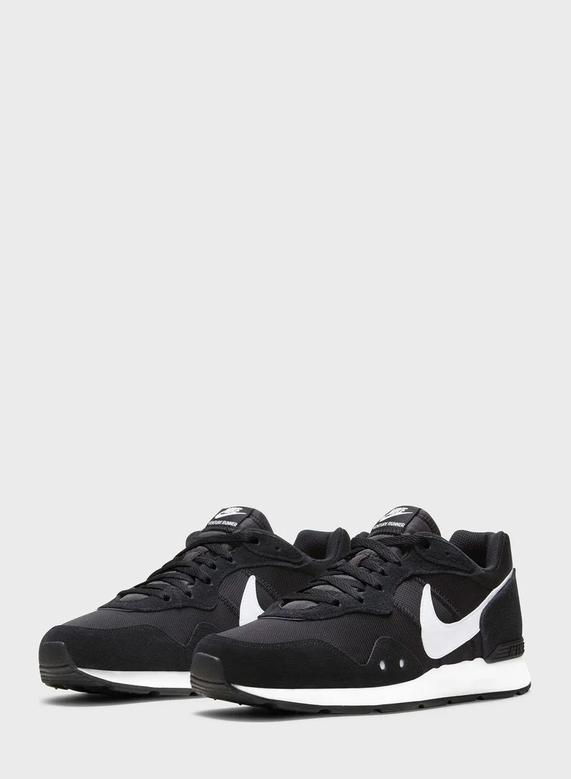 Nike Venture Runner