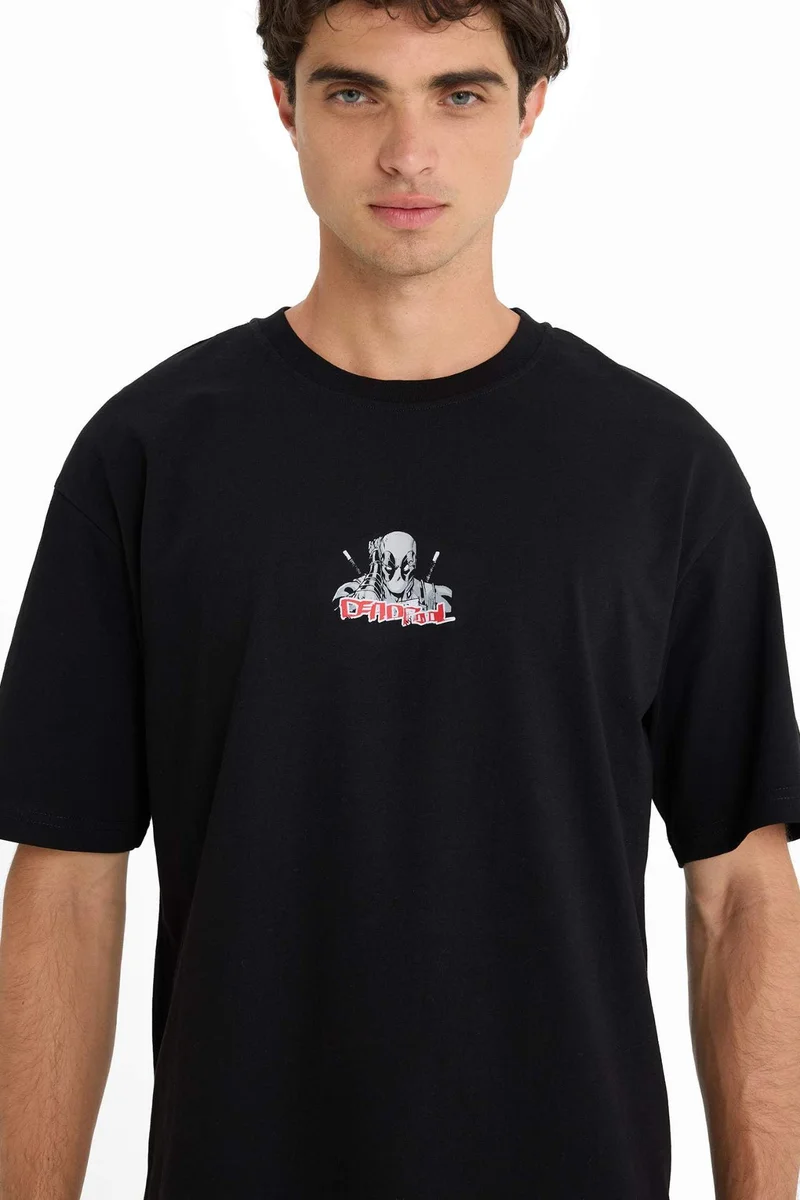 ديفاكتو Boxy Fit Crew Neck Printed Short Sleeve T-Shirt