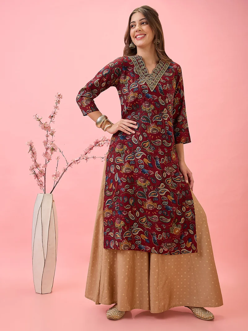 globus Women Scalloped Embroidered V-Neck Gold Foil Paisley Print Chanderi Festive Kurta