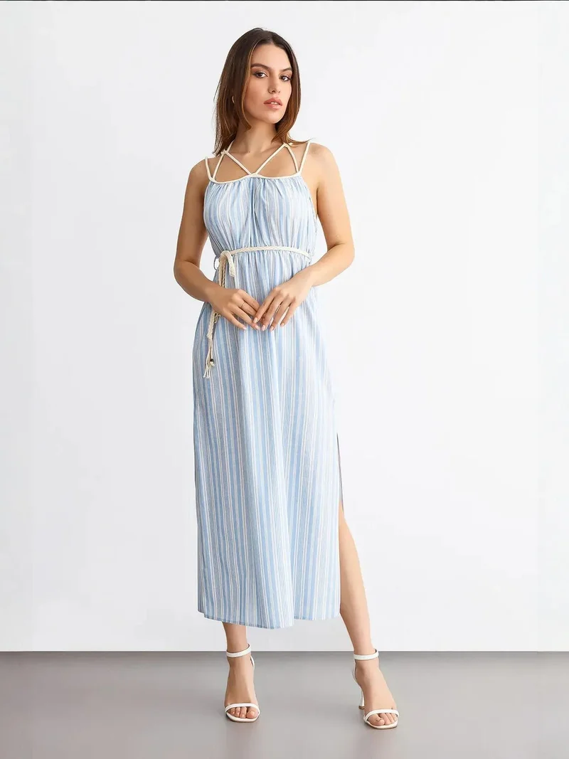 زوبعة فستان ماكسي بحمالات رفيعة وربطة أمامية مخطط