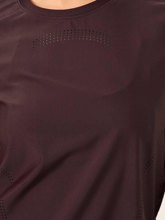 Styli Styli Active Laser Cut and Back Reflective Stripe Detail Short Sleeves Top  - Image 4