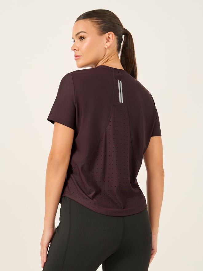 Styli Styli Active Laser Cut and Back Reflective Stripe Detail Short Sleeves Top  - Image 5