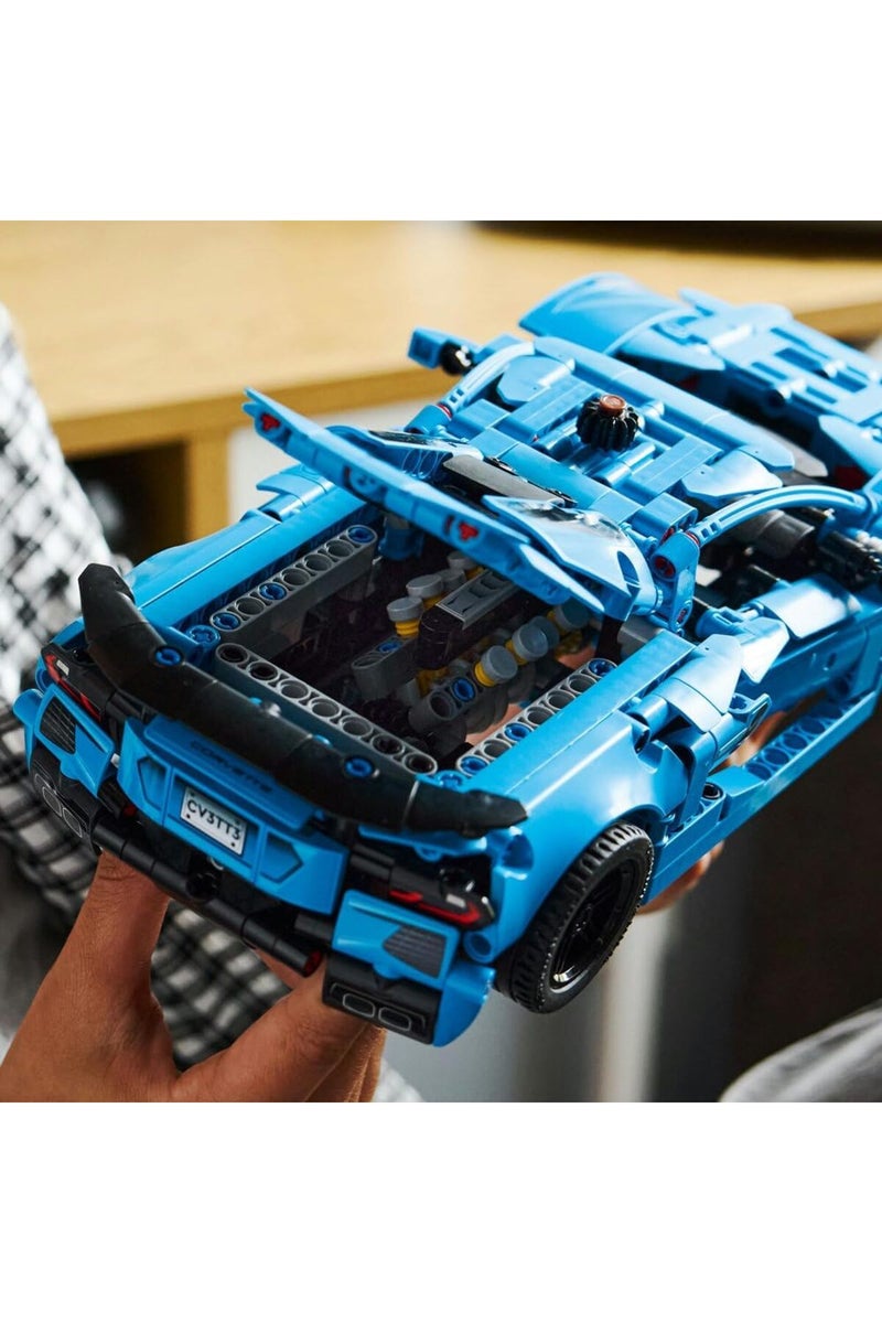 LEGO لعبة سيارة سباق LEGO Technic شيفروليه كورفيت ستينغراي الزرقاء - مجموعة نموذجية مع محرك 8 أسطوانات متحرك وفرق - هدية قابلة للجمع للأولاد والبنات من عمر 9 سنوات وما فوق - 42217 - Image 2