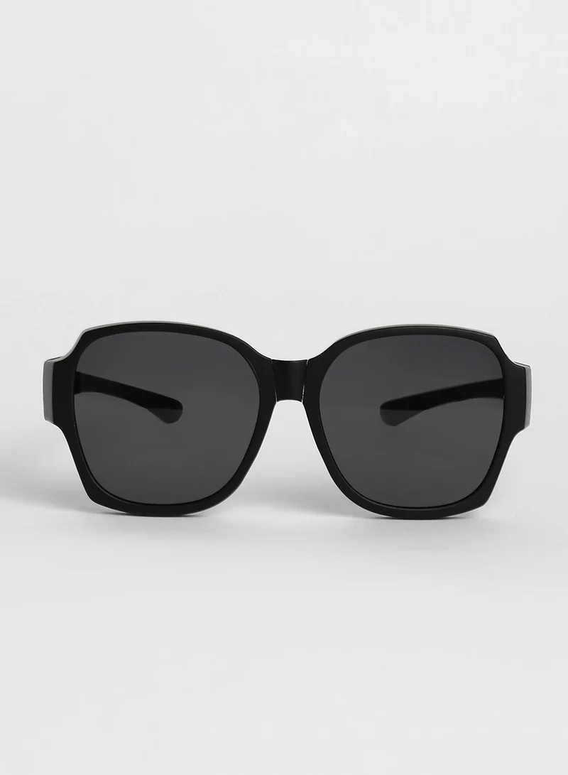 Haute Sauce  Haute Sauce Unisex Foldable Oversized Sunglasses For Casual Wear | One-Size | Black Polycarbonate Frame | Black Polarized Lens | Full Rim | Eyewear For Woman & Girls  | Best Price UAE