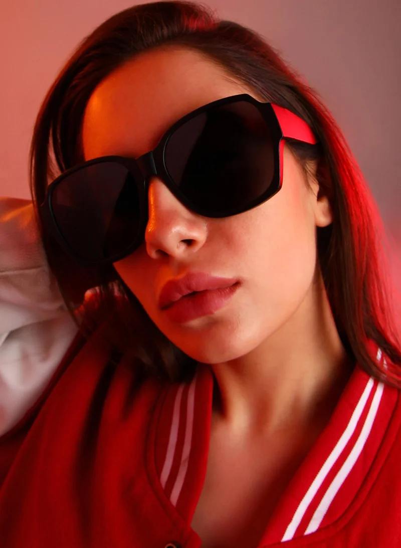 صوص هاوت نظارات شمسية هاوت صوص للجنسين قابلة للطي بتصميم كبير للاستخدام اليومي | مقاس واحد | إطار بولي كربونات أسود | عدسة مستقطبة سوداء | إطار كامل | نظارات نسائية وبناتي