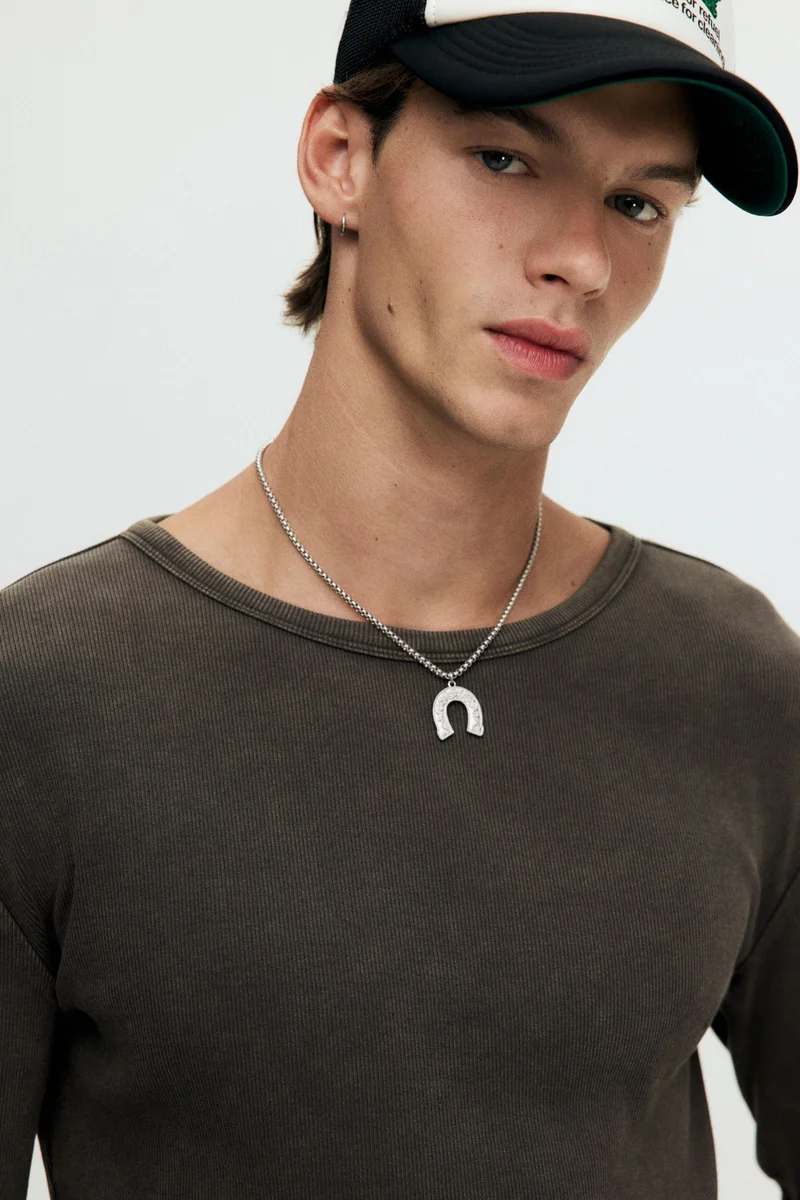 اتش اند ام بلوزة مرنة بقصّة سلِم