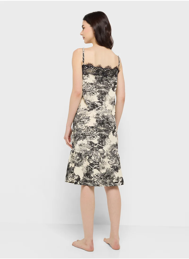جينجر Lace Detail Floral Slip Dress