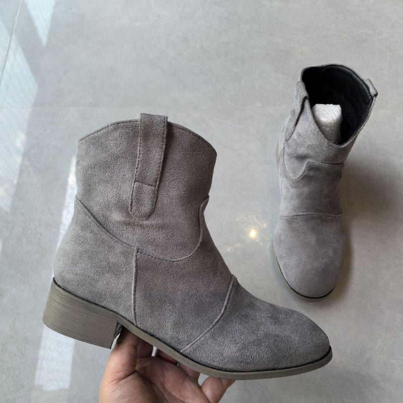 Spring Festival Is Not Closed For Business, With Large Quantities Of Ready Stock For The 2025 Winter Season: Casual Low-Heeled Round-Toe Suede Ankle Boots In Large Sizes 40-43 - Image 1