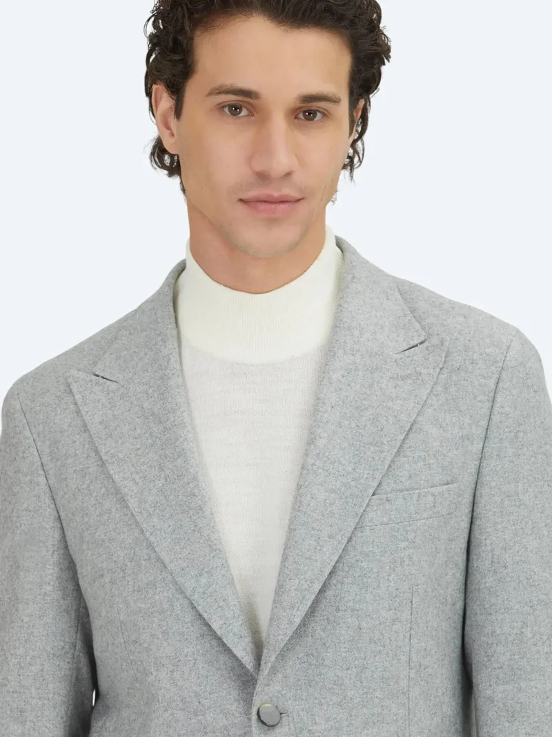 كيب جاكيت رمادي منقوش بقصة عصرية من مزيج الصوف