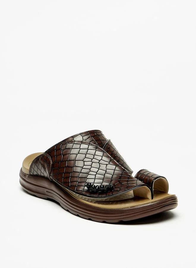 الواحة Men Textured Slip-On Arabic Sandals with Toe Loop