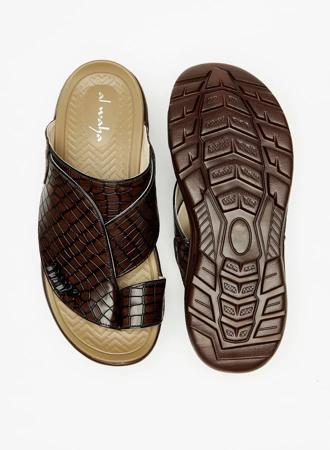 الواحة Men Textured Slip-On Arabic Sandals with Toe Loop