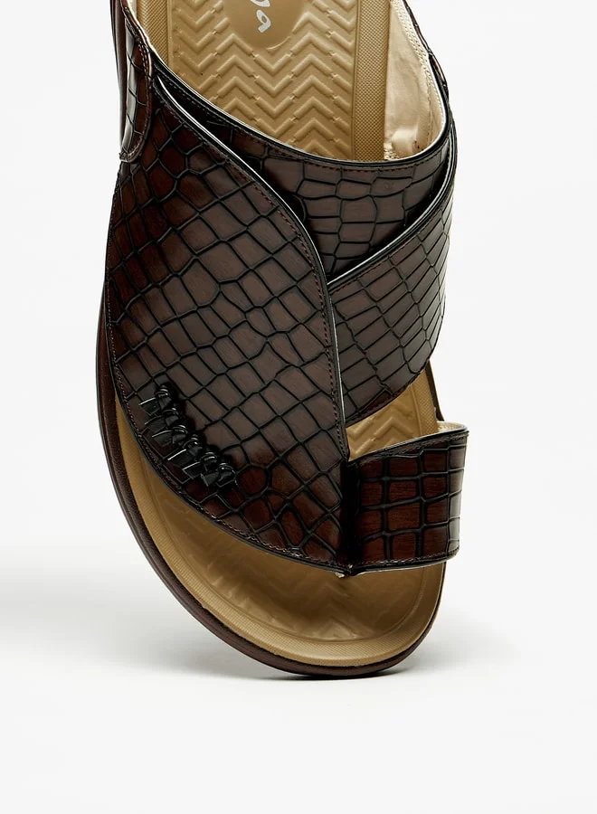 الواحة Men Textured Slip-On Arabic Sandals with Toe Loop