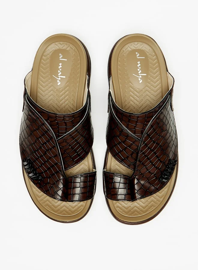 الواحة Men Textured Slip-On Arabic Sandals with Toe Loop
