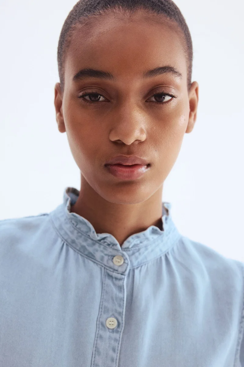 اتش اند ام Frill-trimmed denim blouse