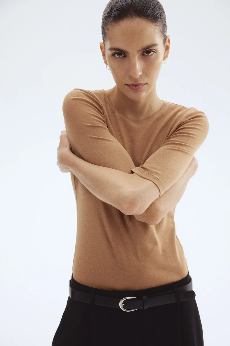 اتش اند ام تي-شيرت من قطن بيما