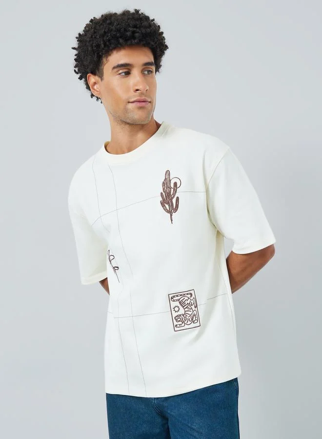 ستايلي تيشيرت واسع مطرز