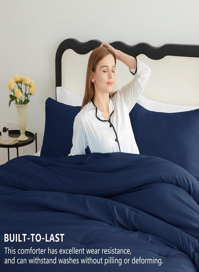 CozyLux طقم لحاف كوين كبير الحجم من كوزي لوكس، لون أزرق داكن، 3 قطع، مقاس 98x98، طقم مفروشات مبطنة سادة قابلة للتهوية، مناسب لجميع الفصول، طقم لحاف فاخر ناعم بديل للريش (لحاف واحد و2 غطاء وسادة). - Image 2