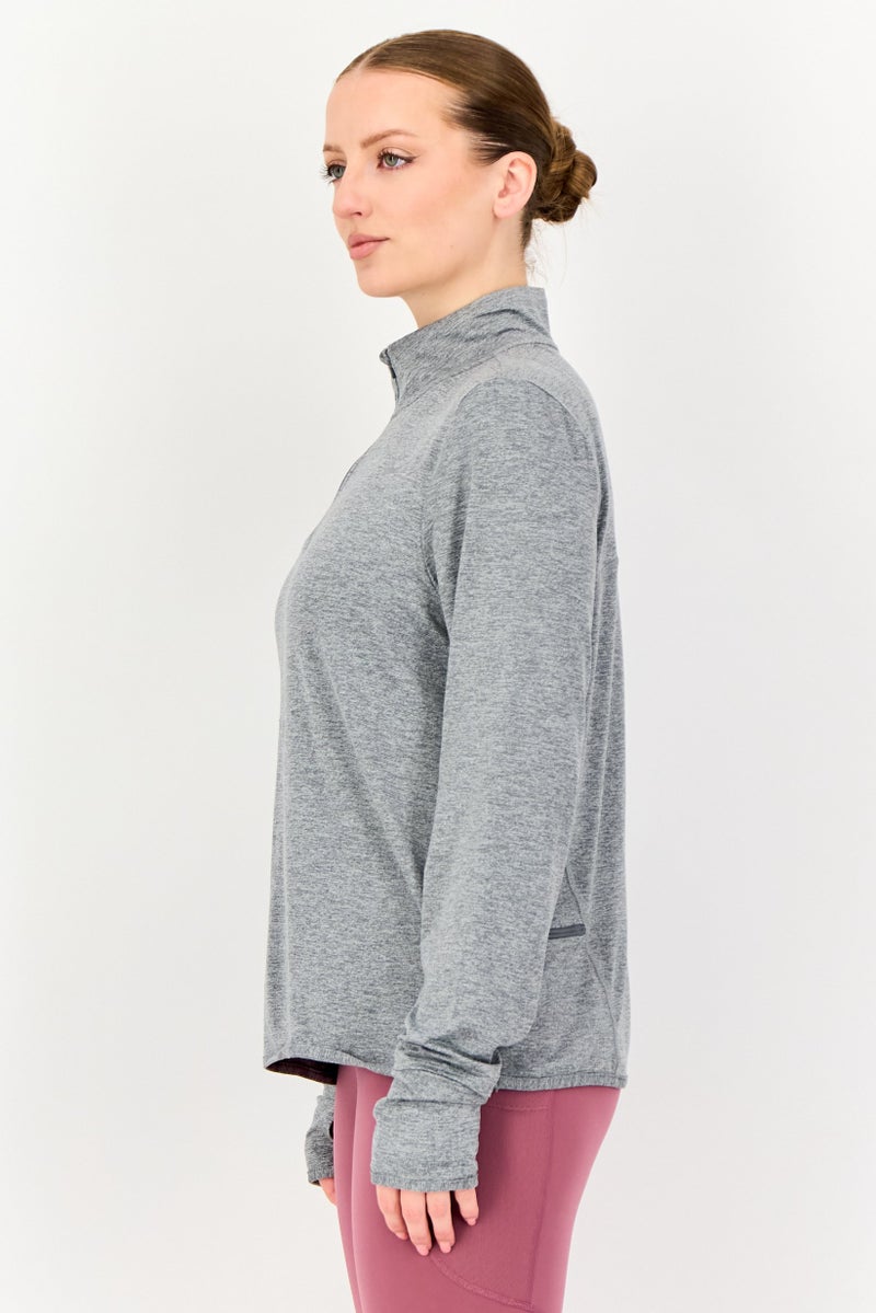 Nike سويت شيرت رياضي للنساء بشعار العلامة التجارية، رمادي - Image 2