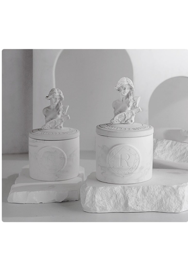 Earl Grey and Cucumber Scented Candle With Top Closure and Modern Luxury Look