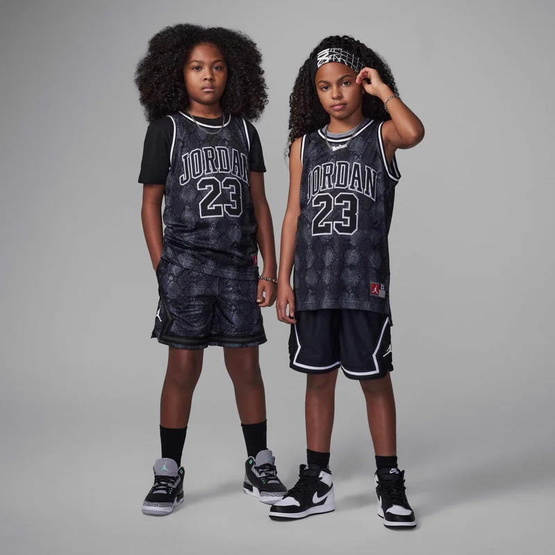 جوردن تيشيرت 23 سترايبد تيشيرت للأطفال الكبار