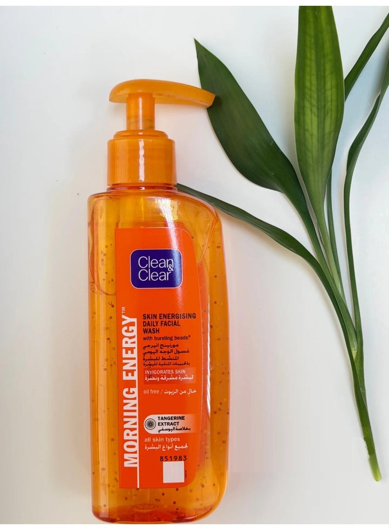 Clean & Clear Facial Wash For Invigorates Skin With Tangerine Extract - 150 ML - Image 2