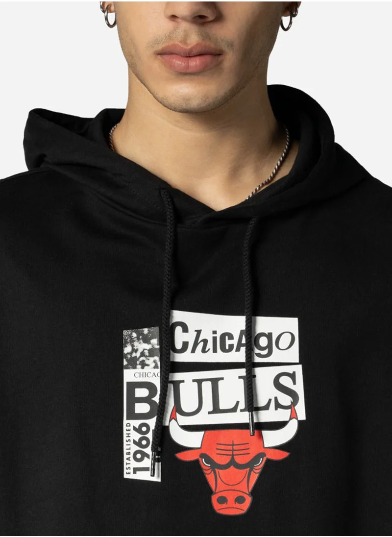NEW ERA Chicago Bulls Newspaper Graphic Hoodie