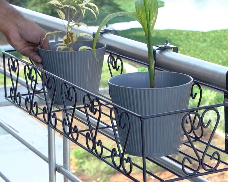 D&V ENGINEERING - Creative in innovation D&V Engineering Metal Railings Pot Stand │Hanging pot stands for plants in balcony Railings (Adjustable Hanger, Pack of 1-Black) - Image 3