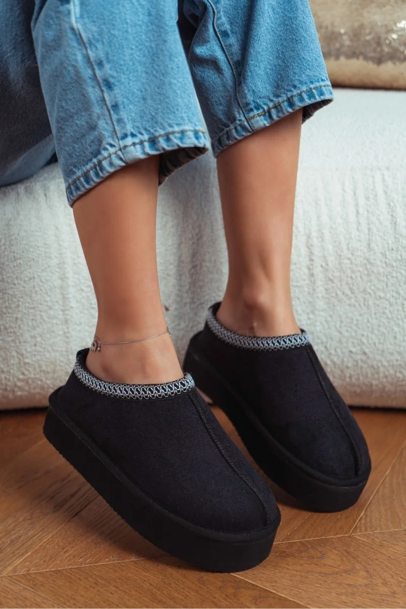 نيشانتاشي شوز Sweet Black Suede Furry Flat Sole Sabo House Slippers