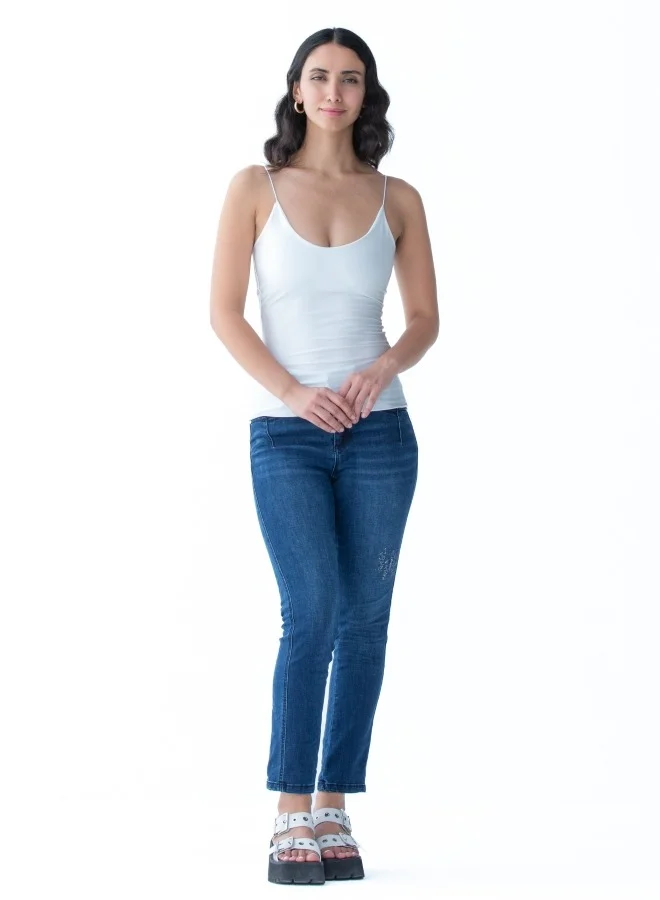 HaILYS Basic white camisole with spaghetti straps, ideal for layering or wearing on its own.