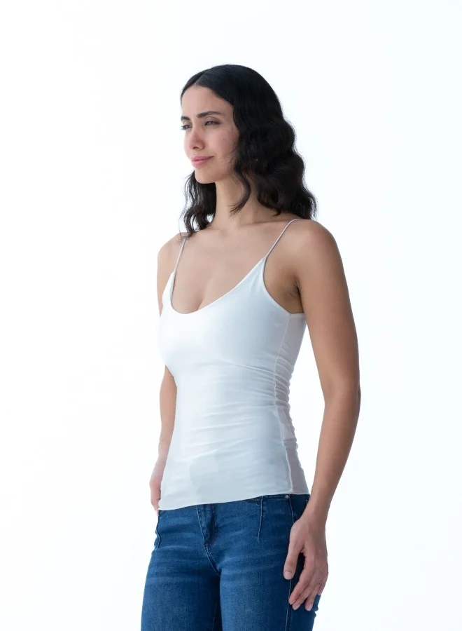 HaILYS Basic white camisole with spaghetti straps, ideal for layering or wearing on its own.