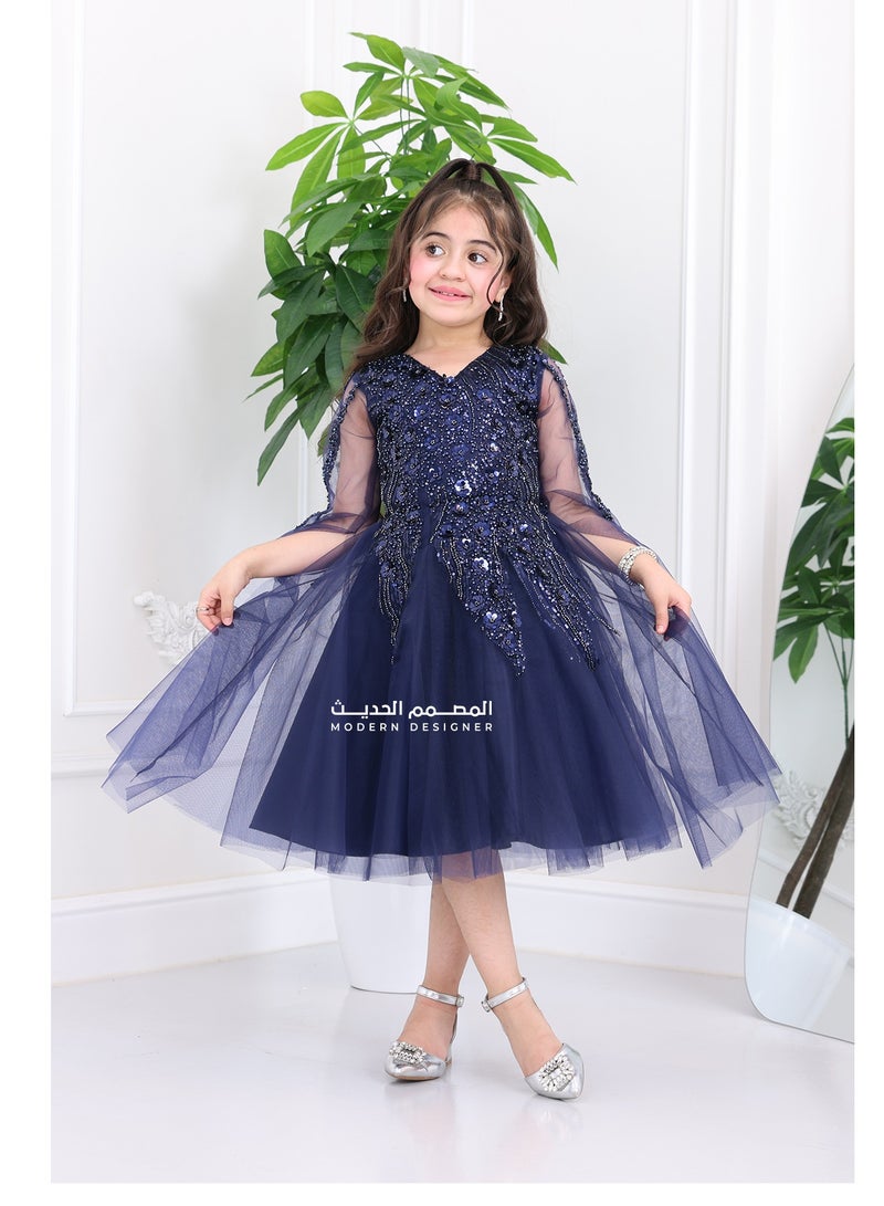 مودرن ديزاين فستان سهرة للأطفال فاخر مصنوع من خامة التل الفاخر، مع تطريز يدوي أنيق يضيف لمسة فخامة لا تقاوم صمم خصيصآ لطفلتك من براند المصمم الحديث - Image 1