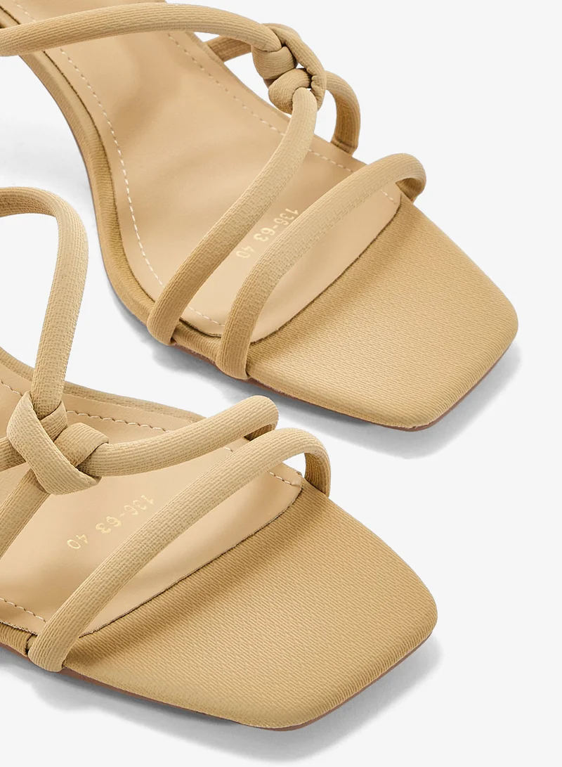 ايلا صندل بكعب متعدد الأشرطة