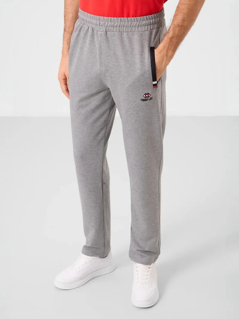 تومي لايف TOMMY Men's Slim Fit Straight Leg Sweatpants