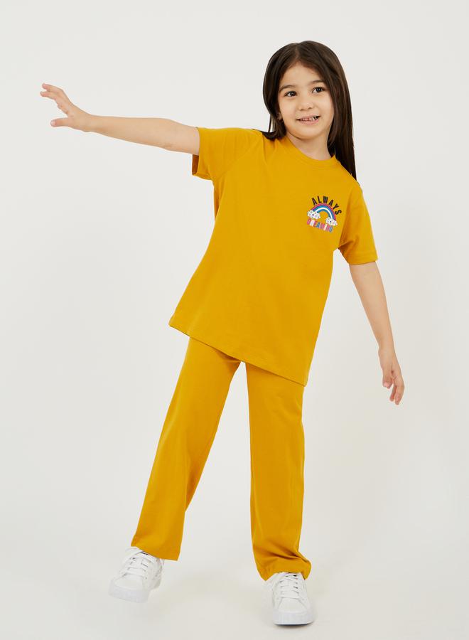 ستايلي طقم بيجاما وتيشيرت بأكمام قصيرة بطبعة جرافيك - Image 1