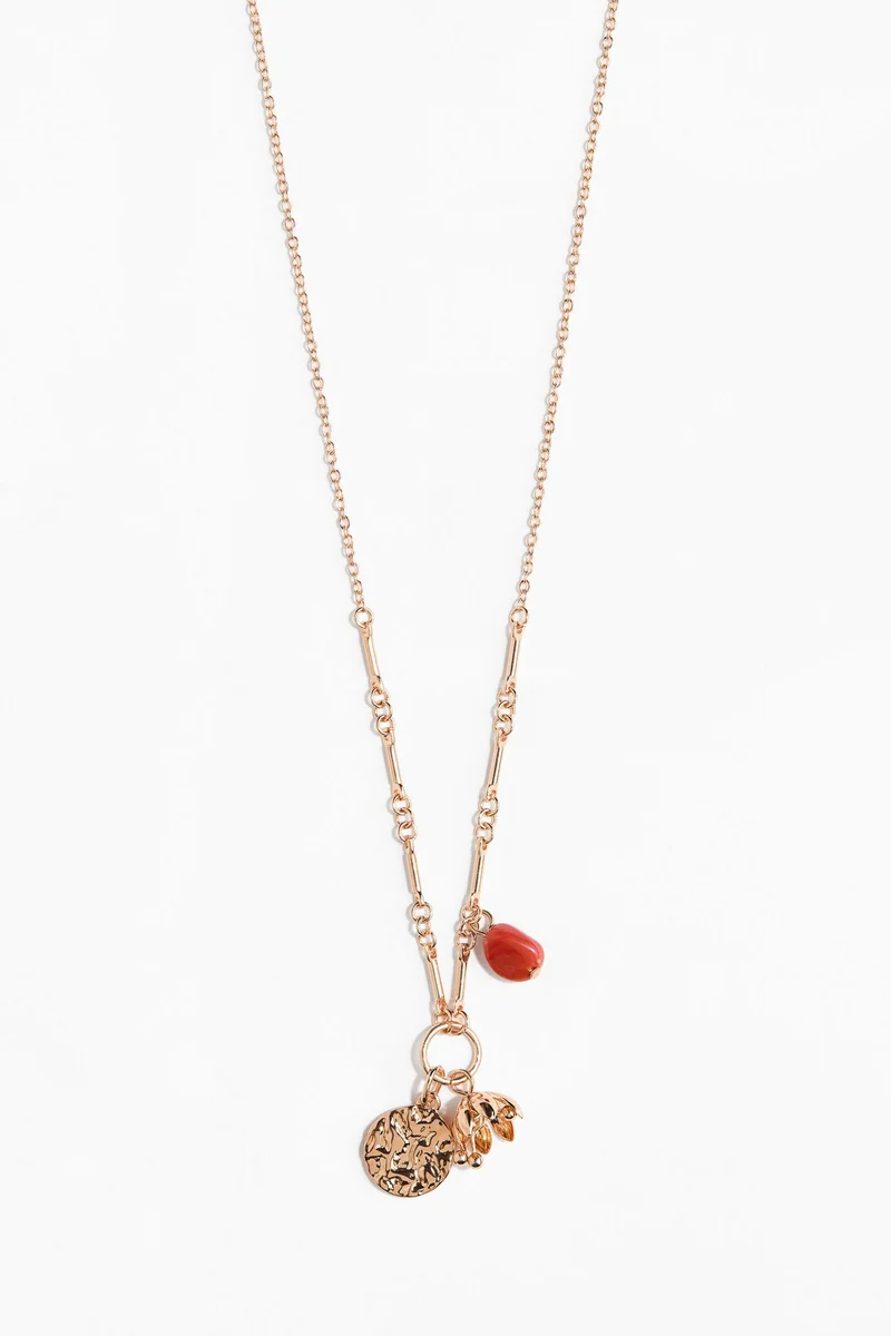 اتش اند ام قلادة مزيّنة بحلية