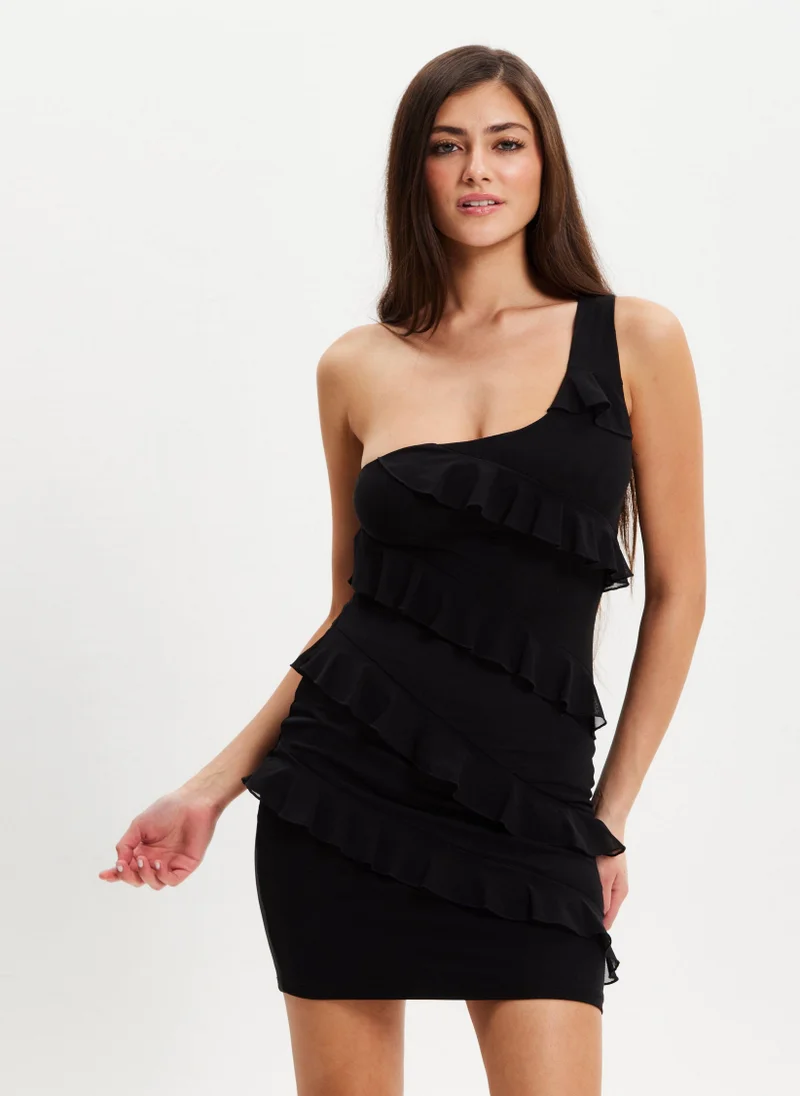 Liquorish فستان قصير بكتف واحد وكشكش مائل