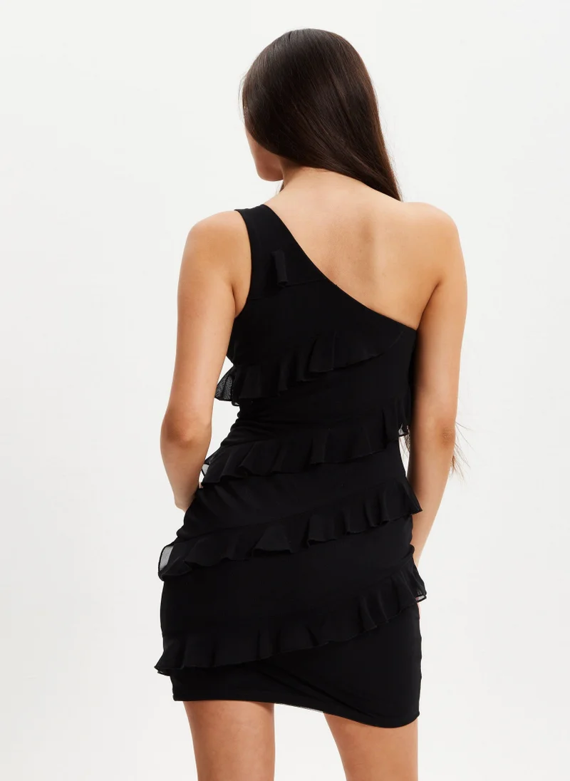 Liquorish فستان قصير بكتف واحد وكشكش مائل