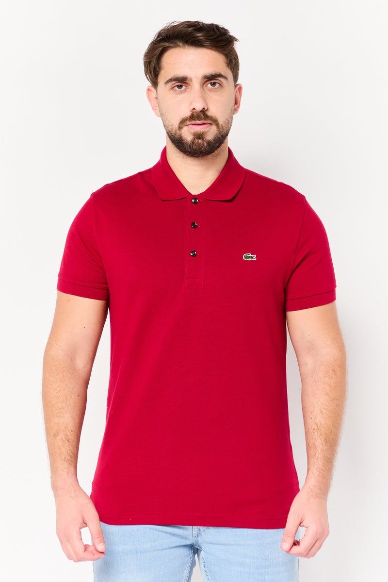 LACOSTE قميص بولو قصير الأكمام للرجال بتصميم ضيق مع شعار مطرز، مارون - Image 1