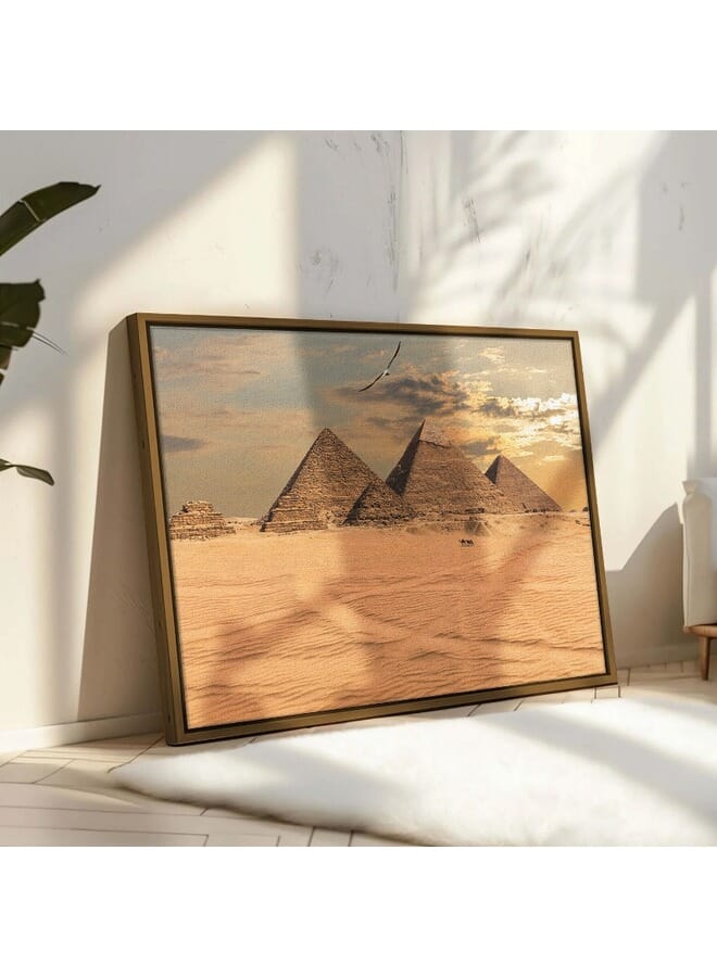 هوم جاليري لوحة فنية جدارية مؤطرة لغروب الشمس مع الأهرامات في الجيزة بمصر.  - Image 1