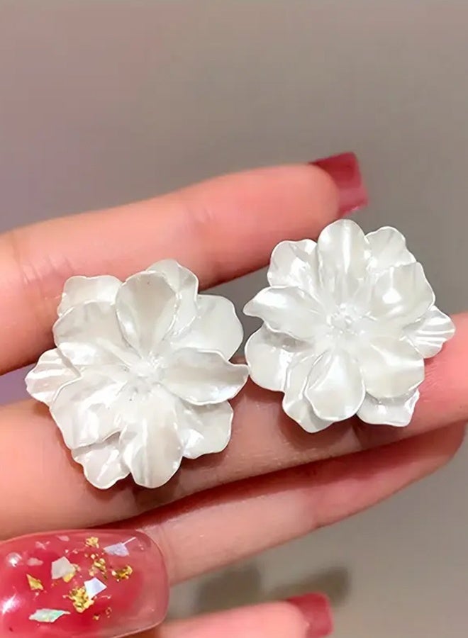 Ready For Chai Hot White Flower Stud Earrings Vintage Simple Style Ear Piercing Jewelry Versatile Ear Accessories - Image 1
