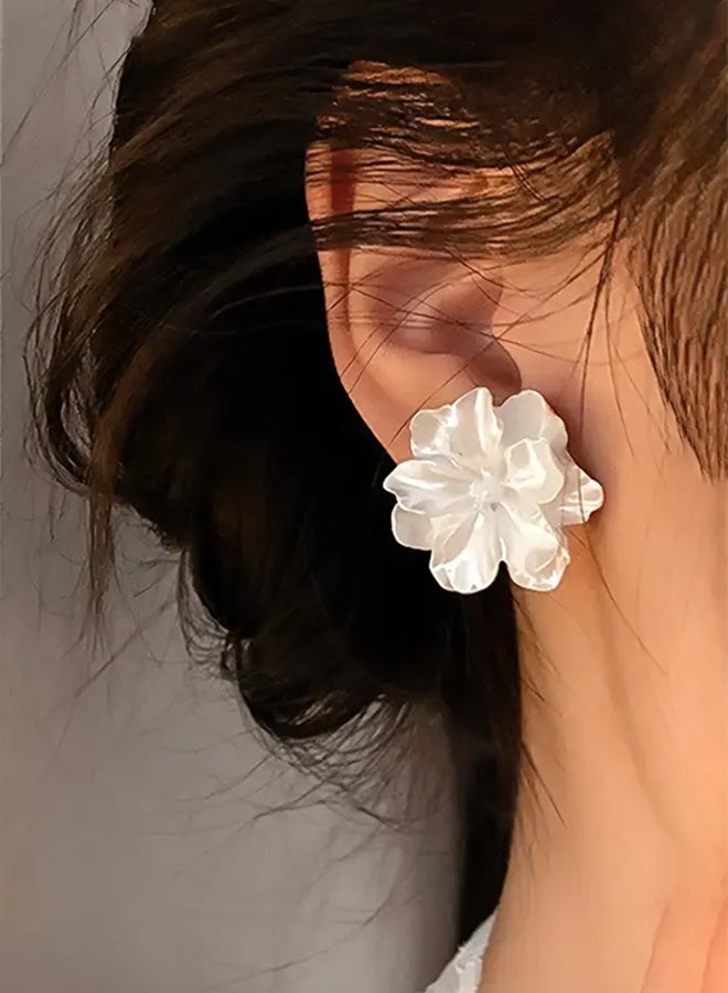 Ready For Chai Hot White Flower Stud Earrings Vintage Simple Style Ear Piercing Jewelry Versatile Ear Accessories - Image 2