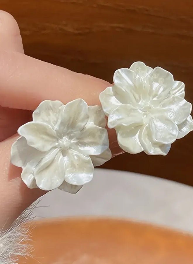 Ready For Chai Hot White Flower Stud Earrings Vintage Simple Style Ear Piercing Jewelry Versatile Ear Accessories - Image 3