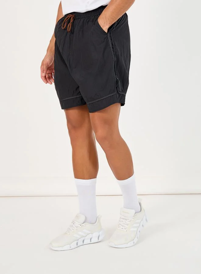 ستايلي 7inch Quick Dry Woven Shorts with Tape Hem & Zip Detail