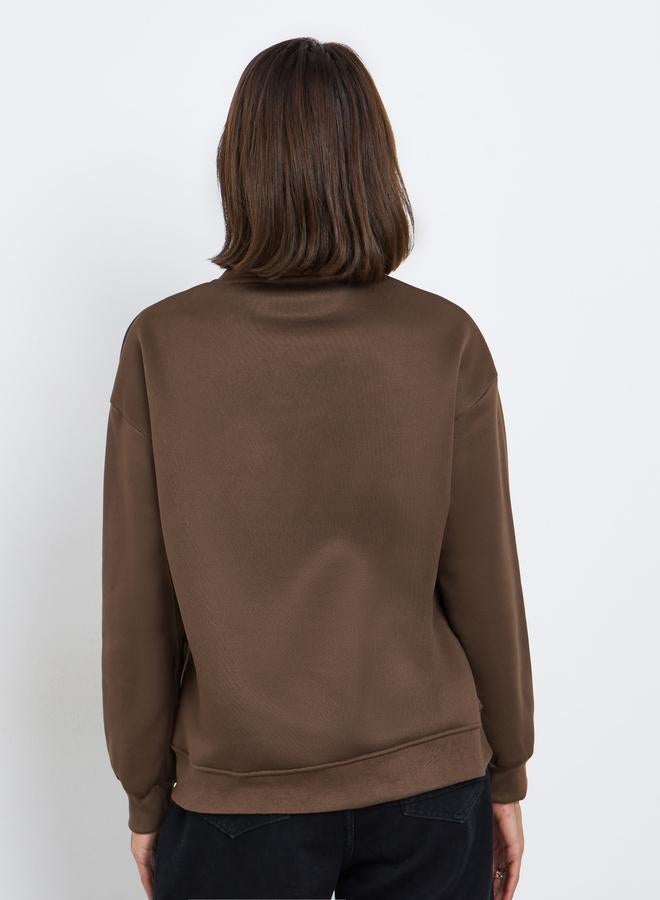 ستايلي سويت شيرت بقصة مريحة وطبعة شعار - Image 4