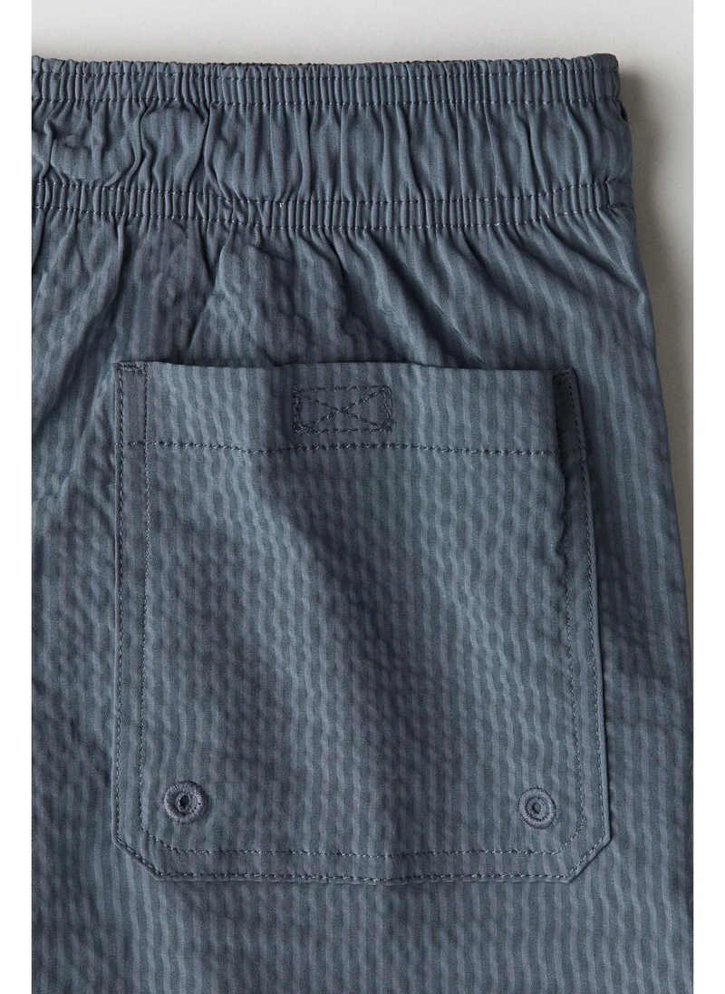 اتش اند ام Seersucker swim shorts